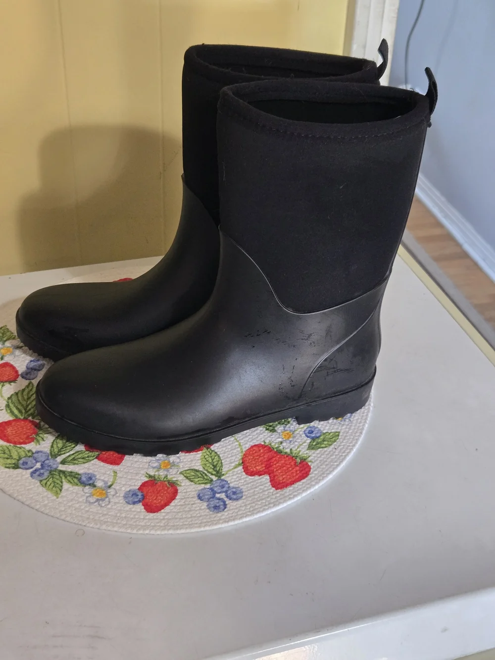 Water-Resistant Black Mid-Calf Winter Rain Boots